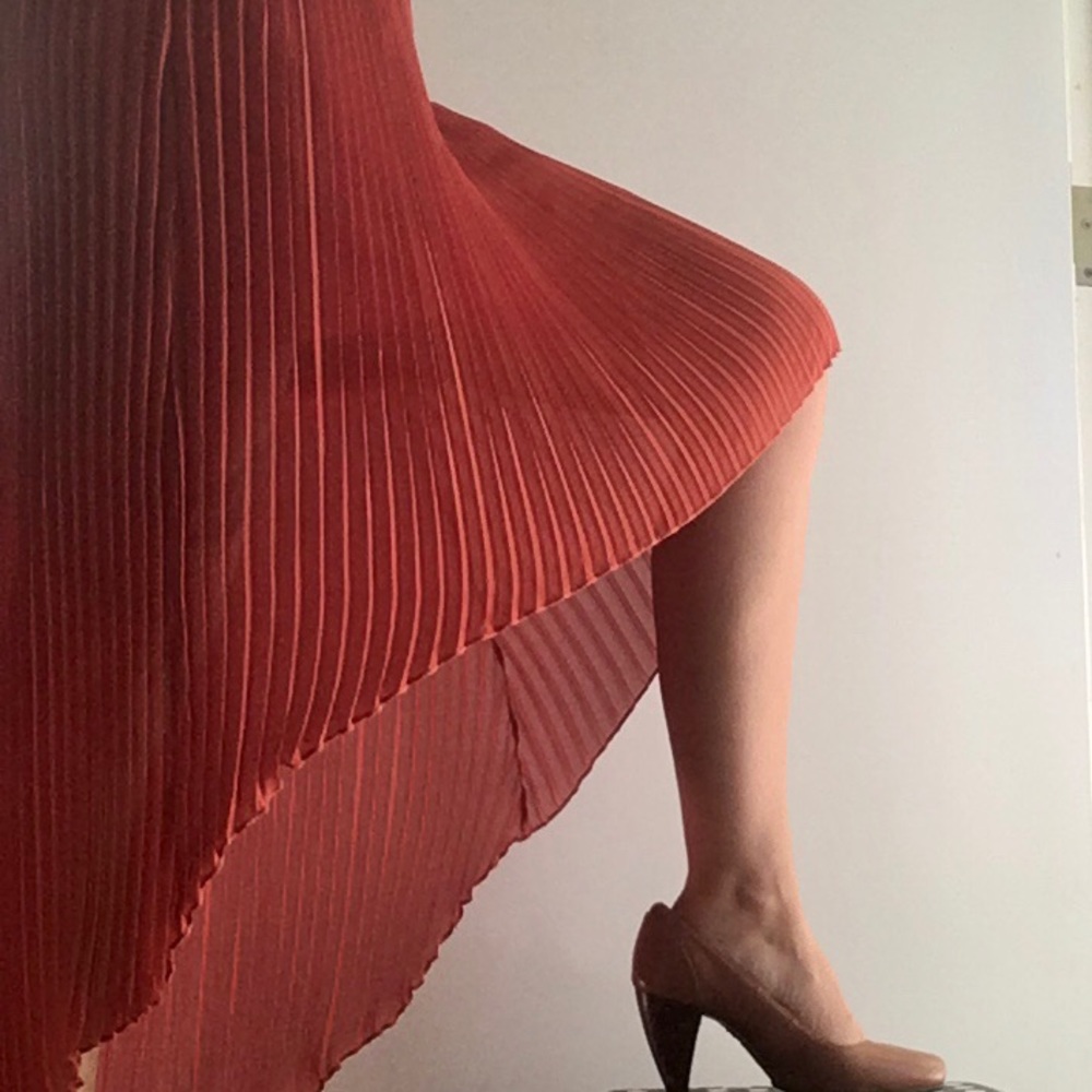 DONATED 5th Culture Pleated high low skirt